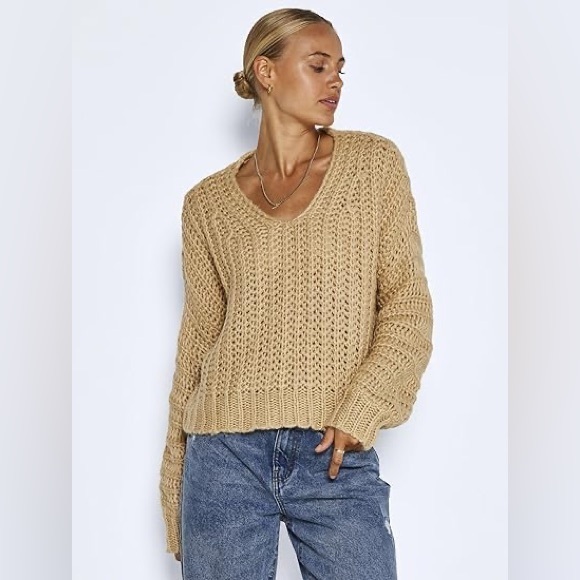 Last One! NWT SO Cable Knit Yarn Sweater Sz M Tan Camel - Picture 2 of 8
